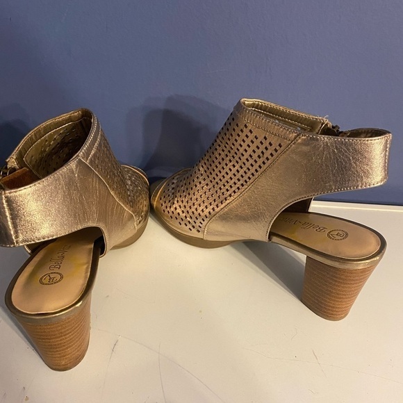 Bella Vita Womens Lenore Almond Leather Sandals Size 8 wide - Picture 4 of 6